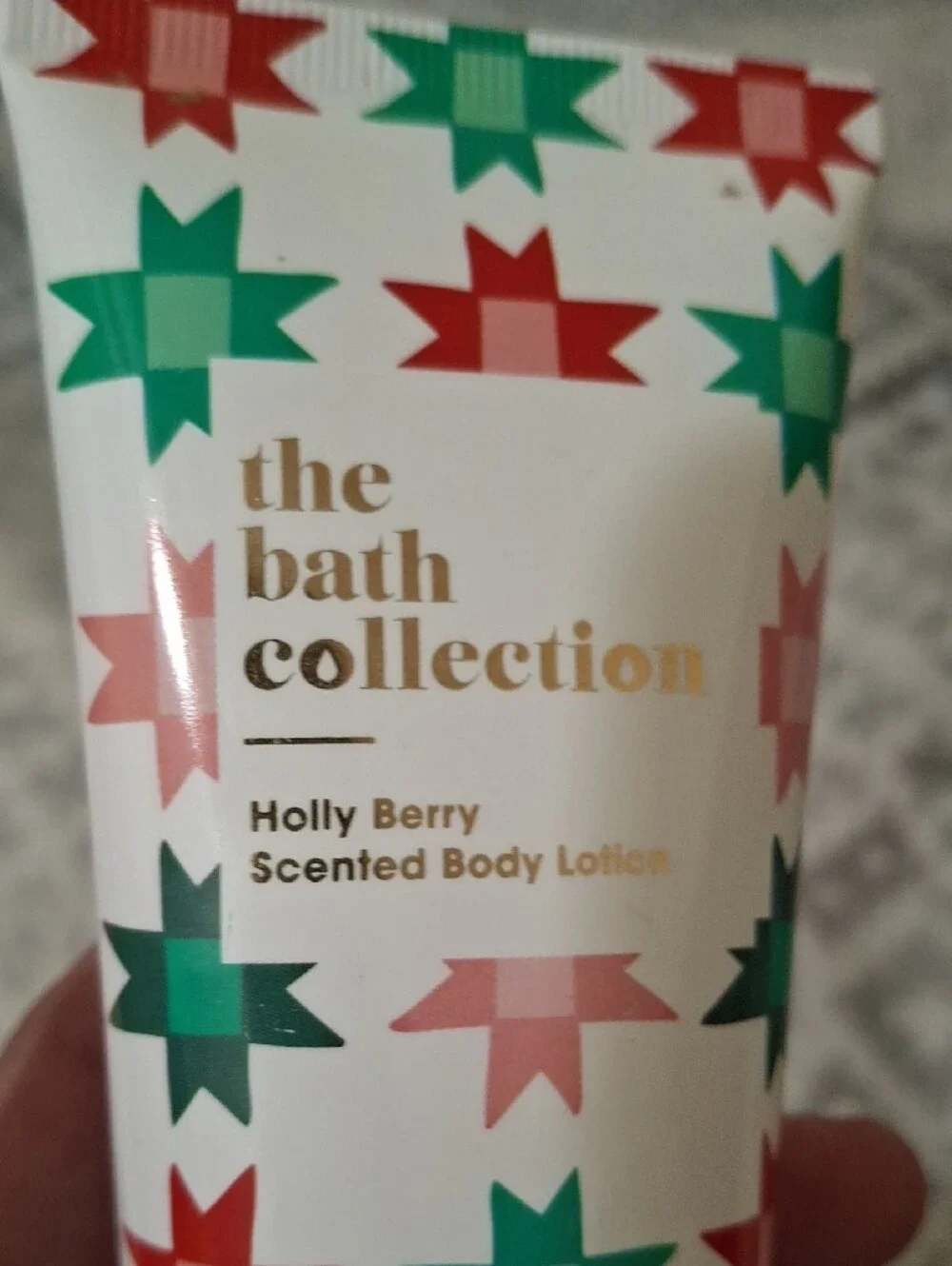 Holly Berry Scented Body Lotion - White/Green/Red